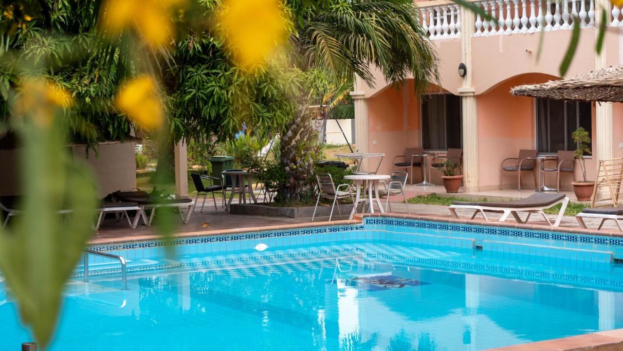 Cape Point Hotel Bakau Exterior foto