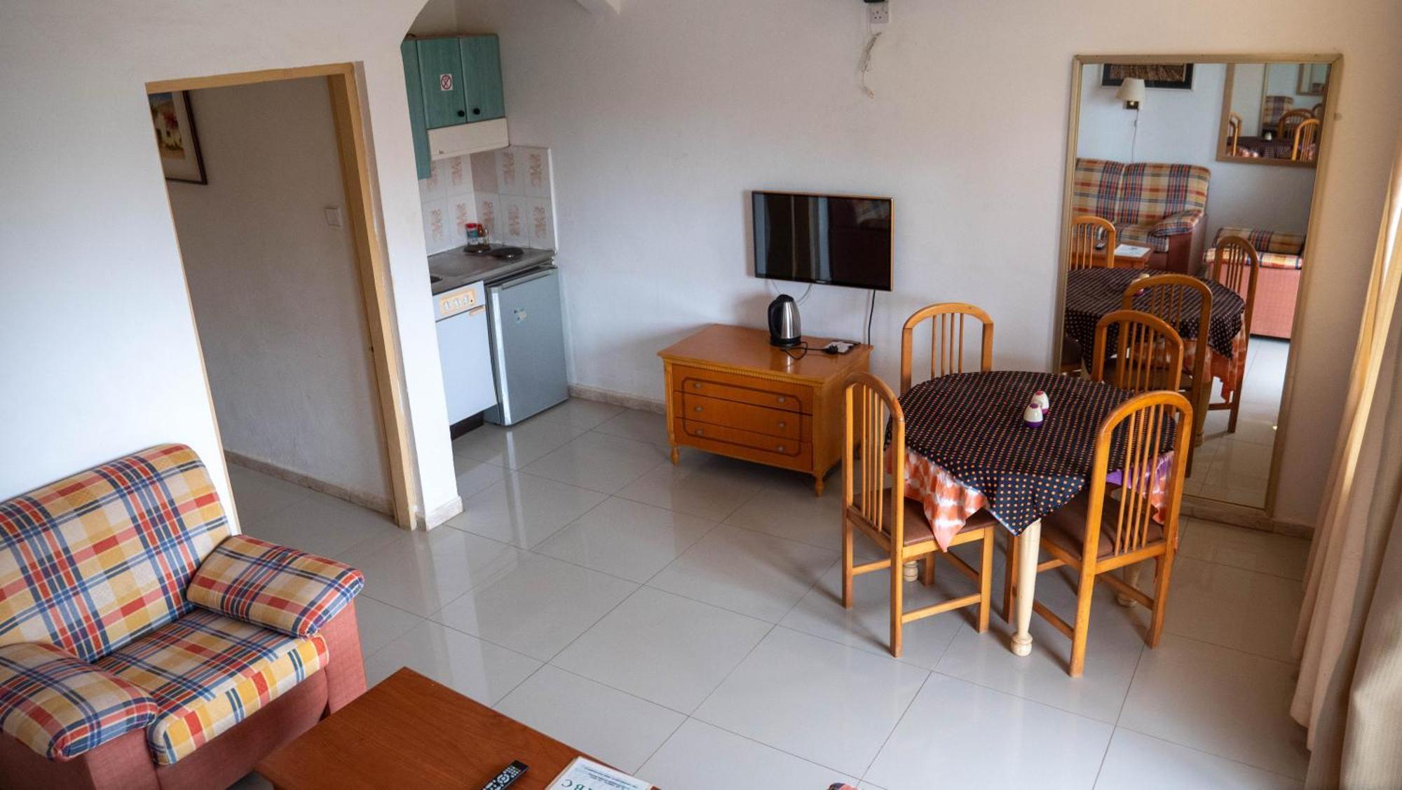 Cape Point Hotel Bakau Exterior foto