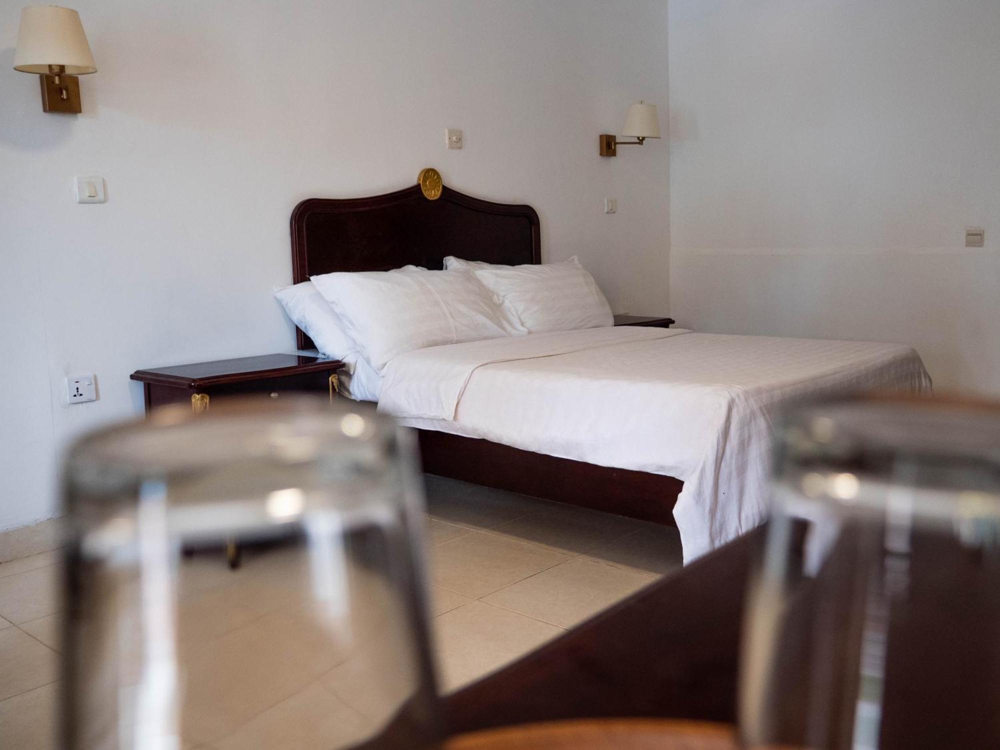 Cape Point Hotel Bakau Exterior foto