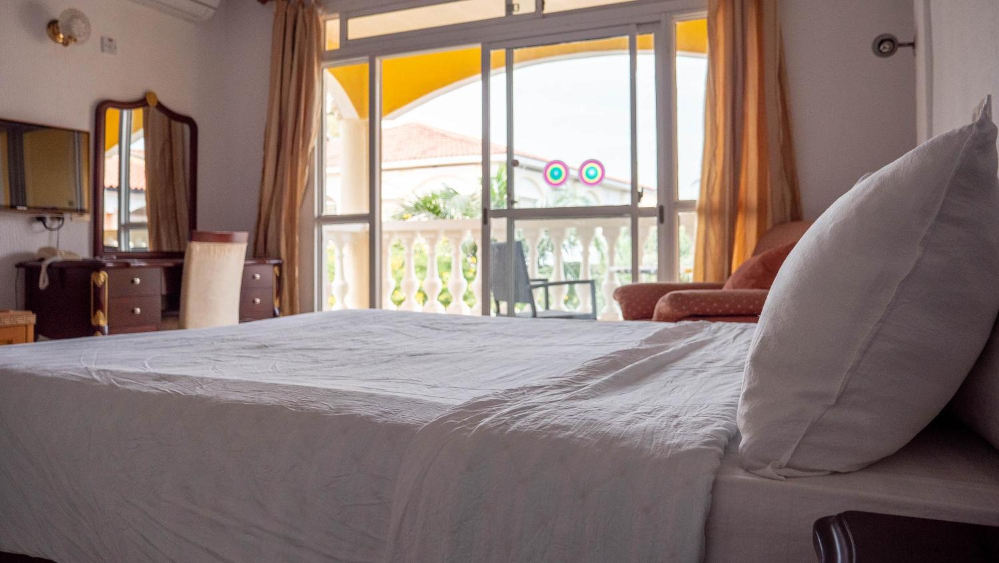 Cape Point Hotel Bakau Exterior foto