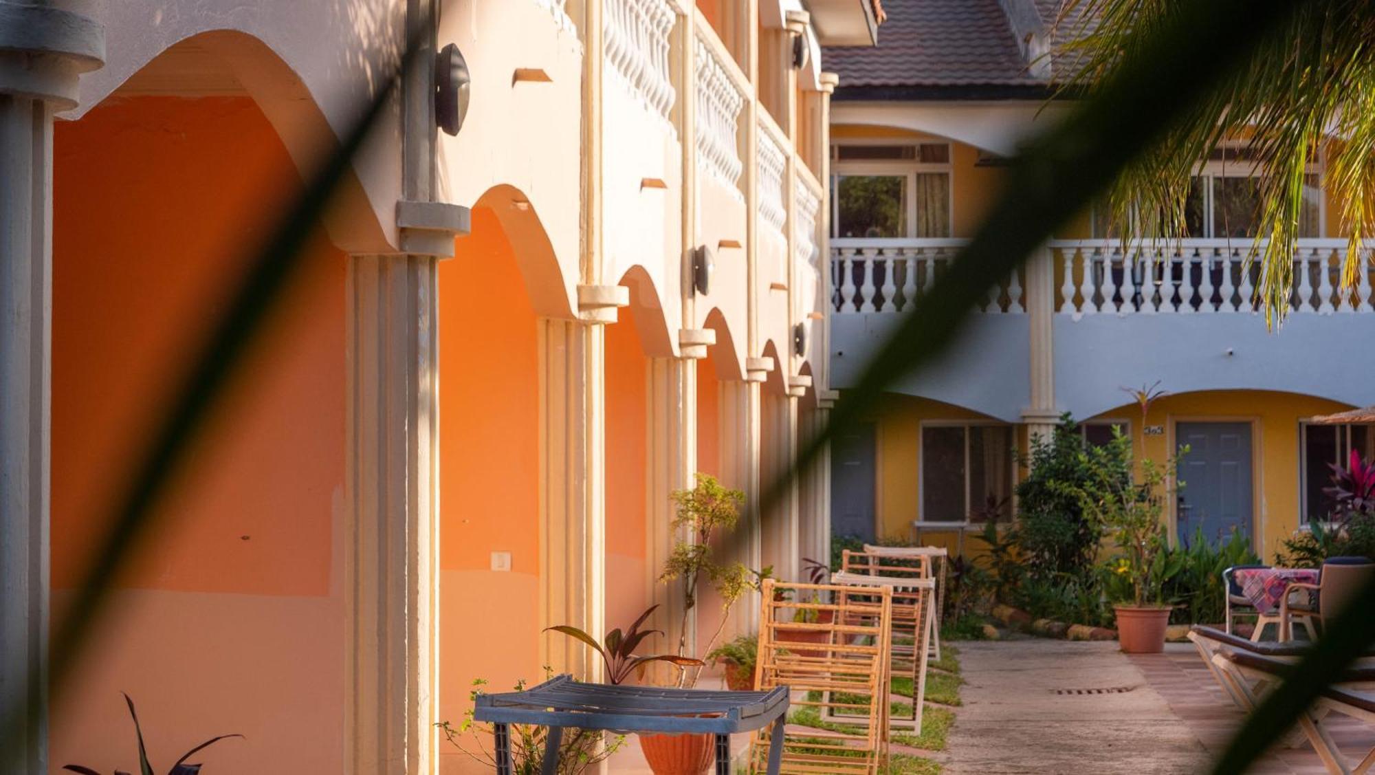 Cape Point Hotel Bakau Exterior foto
