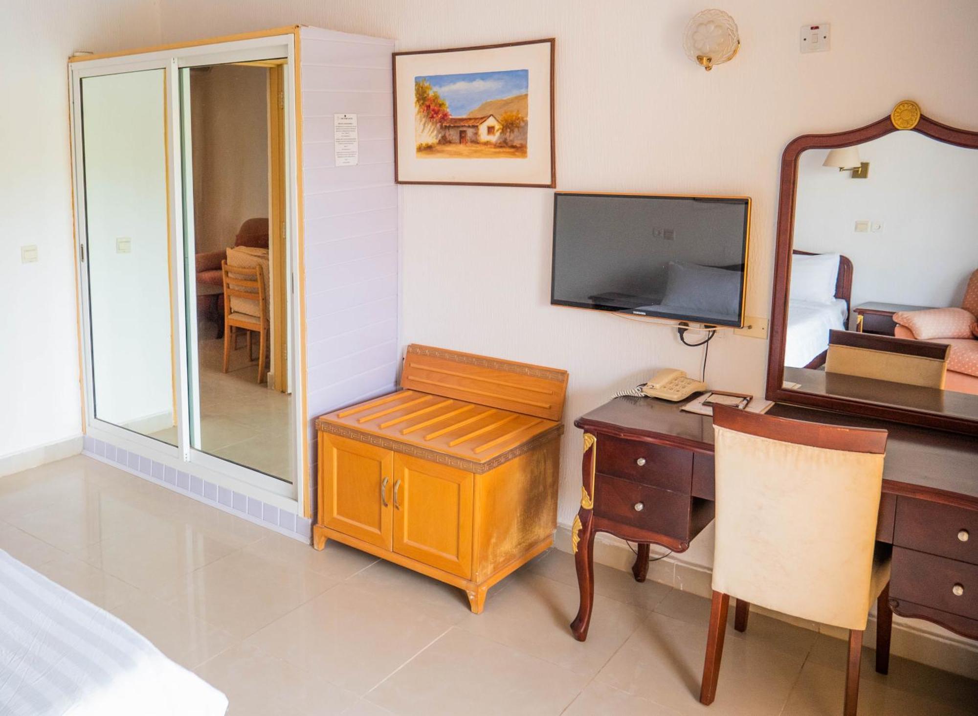 Cape Point Hotel Bakau Exterior foto